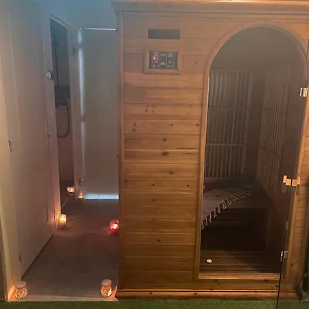 Houdarling Et Hammam Jacuzzi Et Sauna نيم